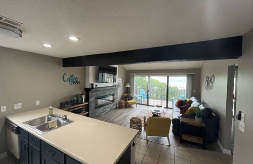 Lake of the Ozarks Condominio | Bright and Modern with a Million Dollar View! Dock Available!