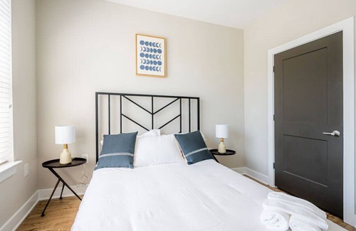 Plaza Midwood Apartamento | Bright and Pretty 1BR with Pool & Gym