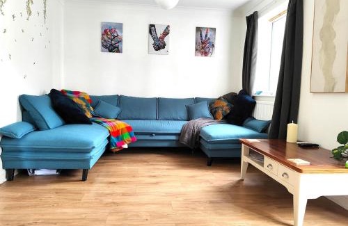 Beaminster Casa | Bright and spacious 3bd with sofa bed and garden