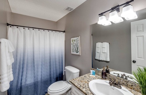 Florence Condominio | Bright and Spacious Condo with Private Balcony in the Heart of Florence, SC