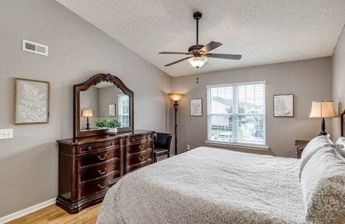 Florence Condominio | Bright and Spacious Condo with Private Balcony in the Heart of Florence, SC