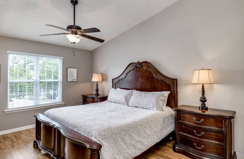Florence Condominio | Bright and Spacious Condo with Private Balcony in the Heart of Florence, SC