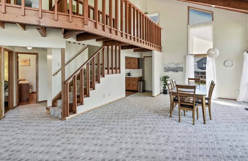 Lakeside Casa | Bright and Airy Marblehead Lake House w/ Kayaks!