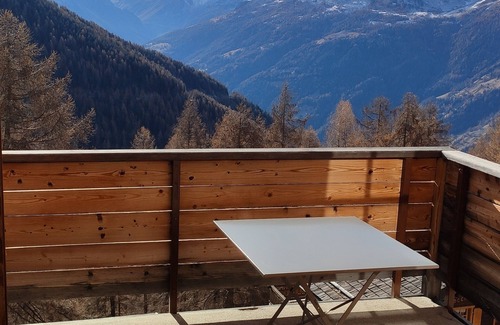 Chandolin Apartamento | Luminoso y cálido ático de 3,5 habitaciones en el corazón de los Alpes del Valais