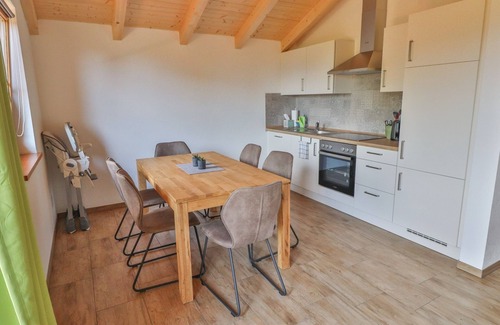Saaldorf-Surheim Apartamento | Bright apartment- 5 persons, 53sqm, 2 bedrooms, balcony with mountain view