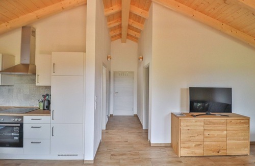 Saaldorf-Surheim Apartamento | Bright apartment- 5 persons, 53sqm, 2 bedrooms, balcony with mountain view