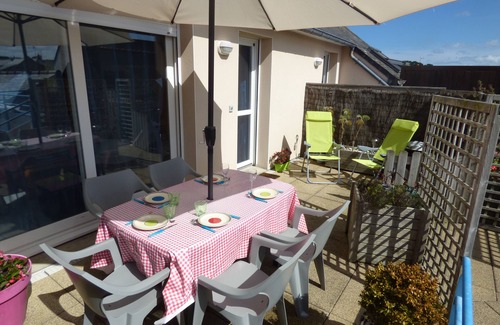 Perros-Guirec Apartamento | luminoso, terraza al sur, 3 estrellas, aparcamiento, a 100 m playa y el comercio