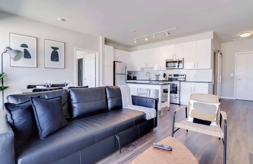 Jefferson Manor Apartamento | Bright Apt W Den | Gym & Easy DC Access