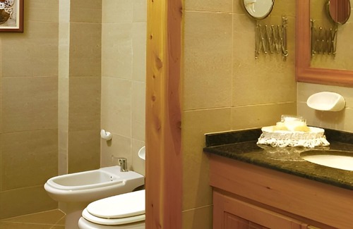 San Carlos de Bariloche Hotel | Bright and Airy Lakeview Room w/ Garden Views – Perfect for Adventure & Rest