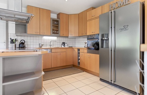 Domdidier Casa | Bright architect-designed villa with private garden