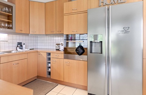 Domdidier Casa | Bright architect-designed villa with private garden