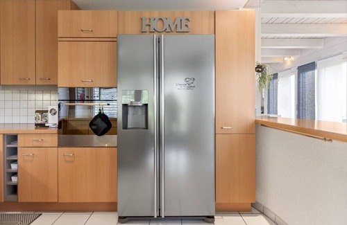 Domdidier Casa | Bright architect-designed villa with private garden