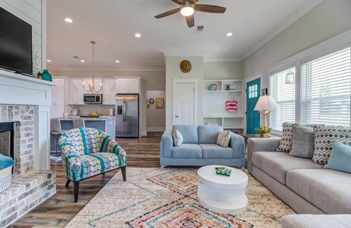 Long Beach Casa | Bright beach house steps from the sand & memories