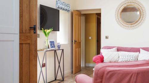 Painswick Casa | Bright & Beautiful Open Plan Coach House Painswick