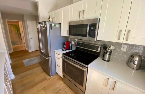 Richmond Condominio | Bright, Beautiful Waterfront Luxury Condo