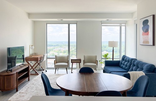 Vienna Apartamento | Bright Bluish Oak 2BR In Tysons w Amenities + Mall/Pool/Gym