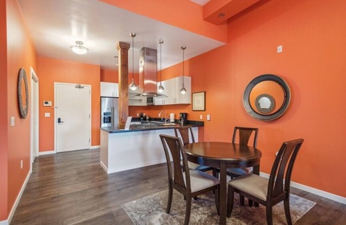 Belmont Hotel | Bright & Bold 2BR/2BA w/ Vaulted Ceilings + Laundry