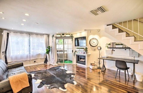 Burbank Apartamento | Bright Burbank Condo Less Than 2 Mi to Griffith Park!