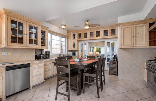 Historic Downtown Santa Barbara Casa | Bright California Bungalow in the Heart of Downtown Santa Barbara