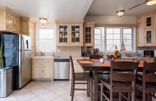 Historic Downtown Santa Barbara Casa | Bright California Bungalow in the Heart of Downtown Santa Barbara