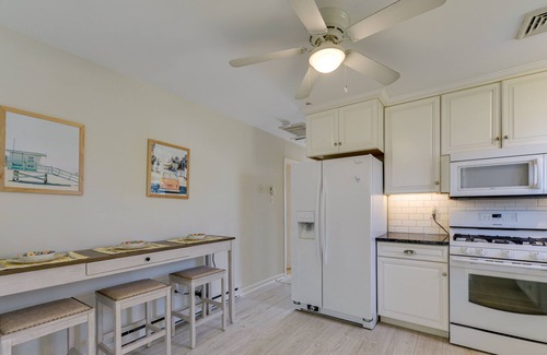 Village Green Casa | Bright Cape May Vacation Rental < 1 Mi to Ocean