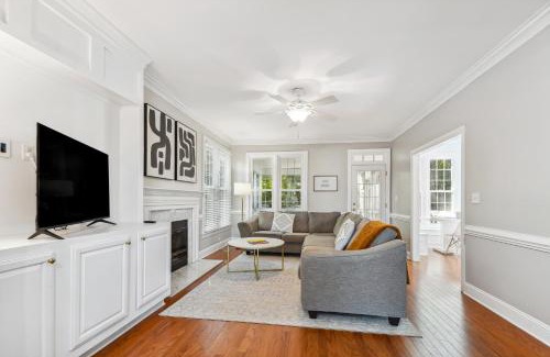 Clayton Casa | Bright Clayton Home with Screened Deck!
