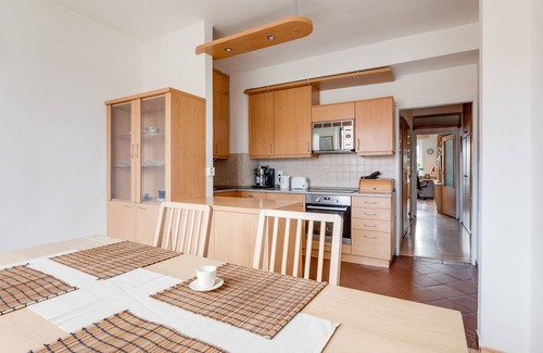 Dejvice Apartamento | Bright Comfortable Green Nest Quiet Neighbourhood