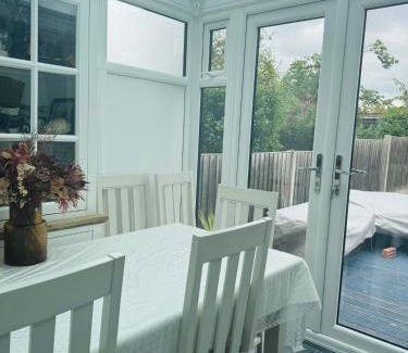 Kidbrooke with Hornfair Casa | Bright & Cosy SE London