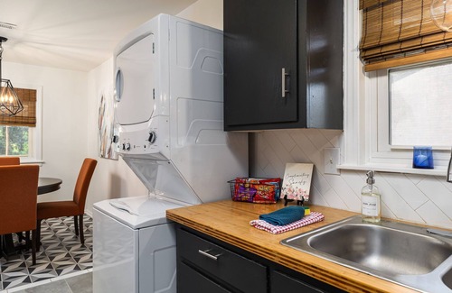 Durham Apartamento | Bright & Cozy 2BR Retreat Near Duke University