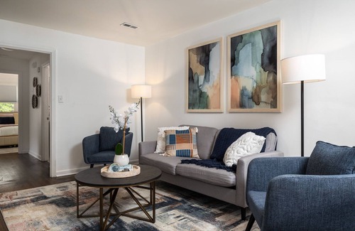 Durham Apartamento | Bright & Cozy 2BR Retreat Near Duke University