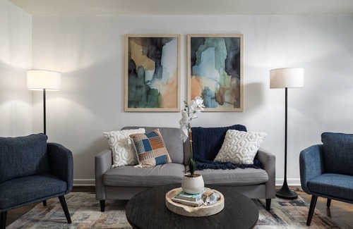 Durham Apartamento | Bright & Cozy 2BR Retreat Near Duke University