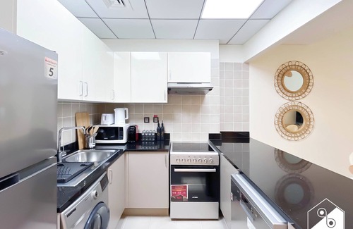 Nad Al Sheba Apartamento | Bright & Cozy Apartment | King Size Bed & WI-FI