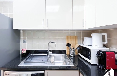 Nad Al Sheba Apartamento | Bright & Cozy Apartment | King Size Bed & WI-FI