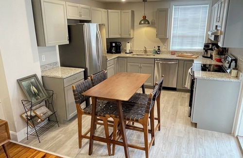 Frederick Condominio | Bright Cozy Condo - 9 Minute Walk To Carroll Creek