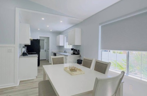 Crescent Beach Apartamento | Bright & cozy 2BR,2BA beach retreat! A