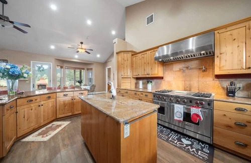 Lake Hughes Casa | Bright Family Getaway Mountain Views Outdoor Living
