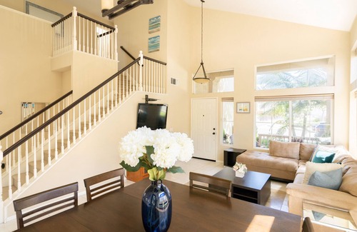 Sorrento Valley Casa | Bright Family Home in Sorrento Valley, Office, Yard