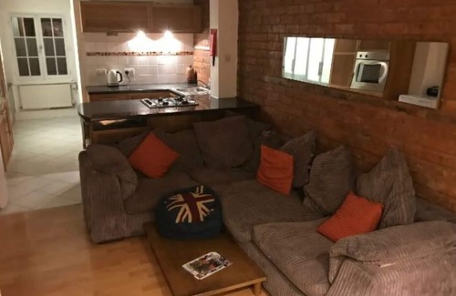 Newent Casa | Casa de pueblo de 3 plantas, luminosa y fresca, Newent