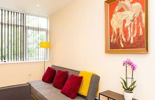Horsham Apartamento | Bright & Fresh APT Close To Town Centre &Train Station