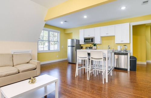 Wade Hampton Apartamento | Bright Greenville Apt w/ Balcony, Near Downtown!