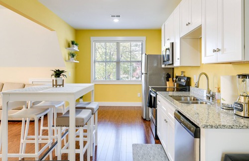 Wade Hampton Apartamento | Bright Greenville Apt w/ Balcony, Near Downtown!