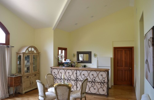 Tarzana Apartamento | Apartamento amplio y luminoso con vistas al campo de golf.