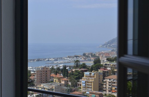 Sanremo Casa | Luminoso, gran terraza de piedra con porche y cenador, maravillosa vista al mar.