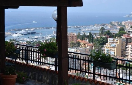 Sanremo Casa | Luminoso, gran terraza de piedra con porche y cenador, maravillosa vista al mar.