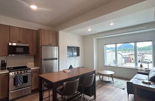 Ketchikan Apartamento | Bright & Modern 1-Bedroom Apartment w/ Water Views #201