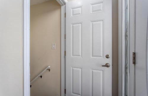 Guelph Casa | Bright & Modern 1 bedroom unit!