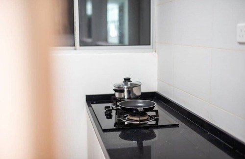 Central District Apartamento | Bright & Modern 3BR Suite, Free Parking