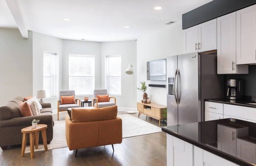 Edgewater Apartamento | Bright & Modern Apt | Steps to Lake, Train, Food