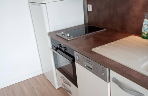 Greoux-les-Bains Apartamento | Bright, modern apartment 10 minutes from the spa