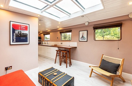 London Borough of Hounslow Alquiler De Eote | Bright & Modern Kew Bridge Houseboat